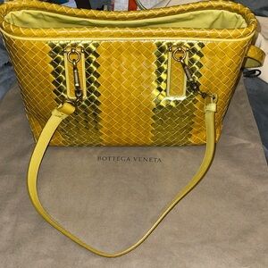 Preloved Bottega Veneta shoulder bag excellent condition comes with dust bag